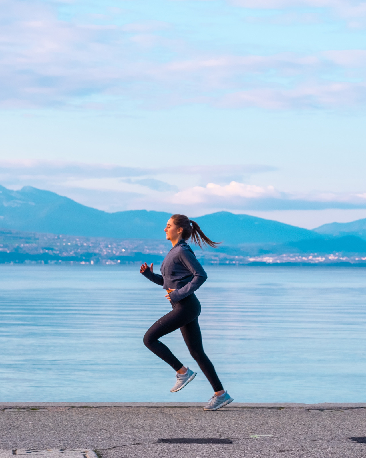 Footing / couse a pied au bord du lac Leman. Shooting The Lausanner. Attention cette image ne pas etre diffusee a l'externe!