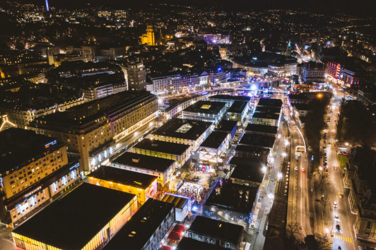 Vue sur le Quartier du Flon de nuit