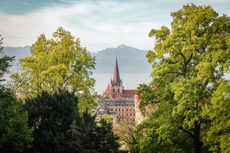 Vue sur la Cathedrale depuis le parc de l'Hermitage