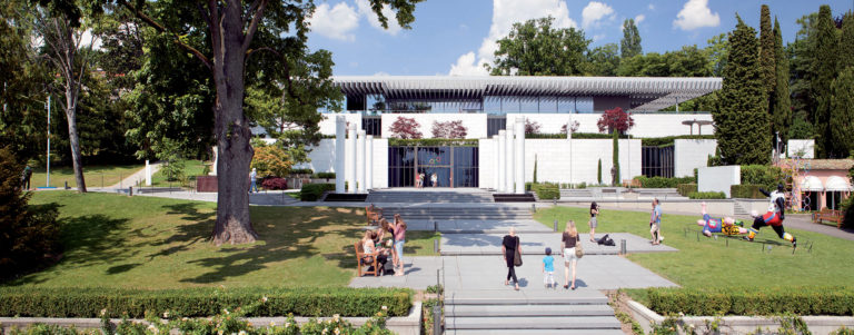 Entrée du Musée Olympique par les escaliers