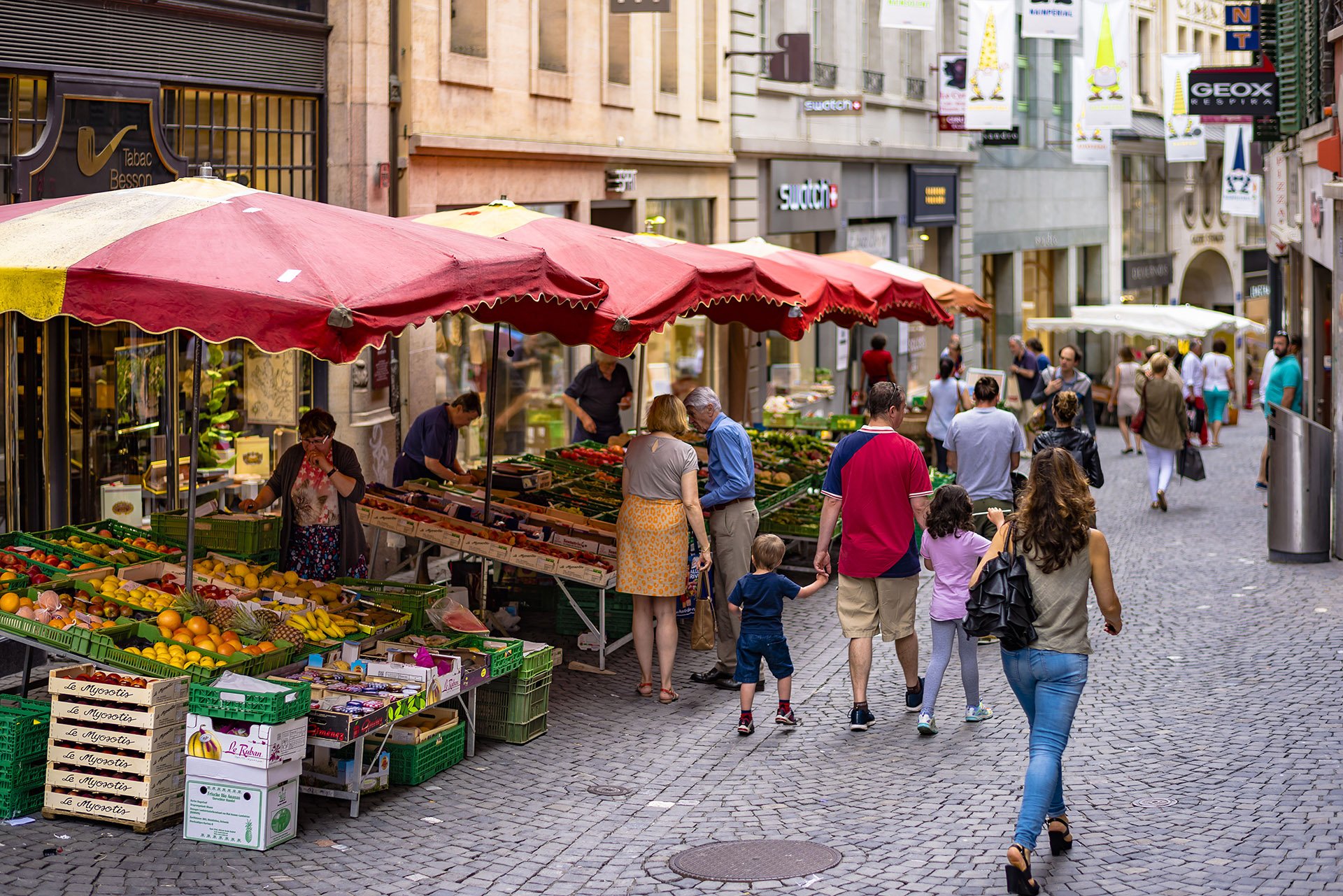 Jour de marché, rue de Bourg Lausanne