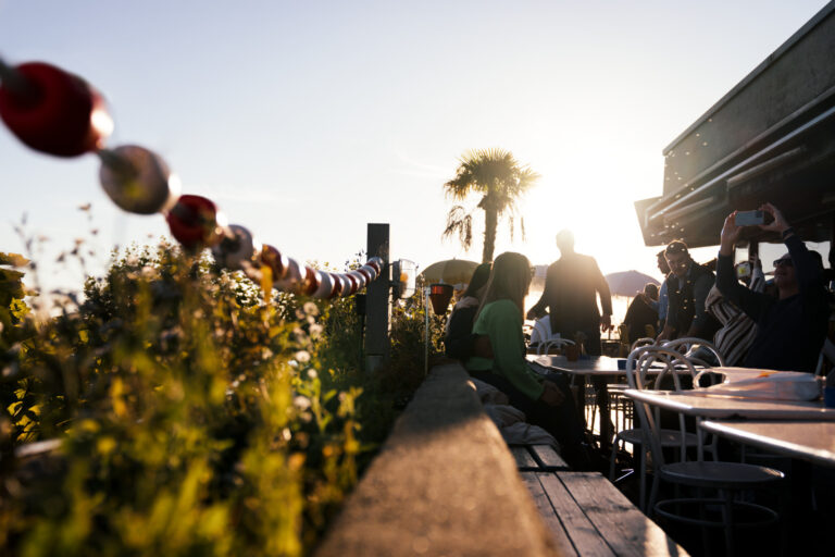 Campagne Suisse Tourisme 2023. Terrasse du Lacustre a  Lausanne