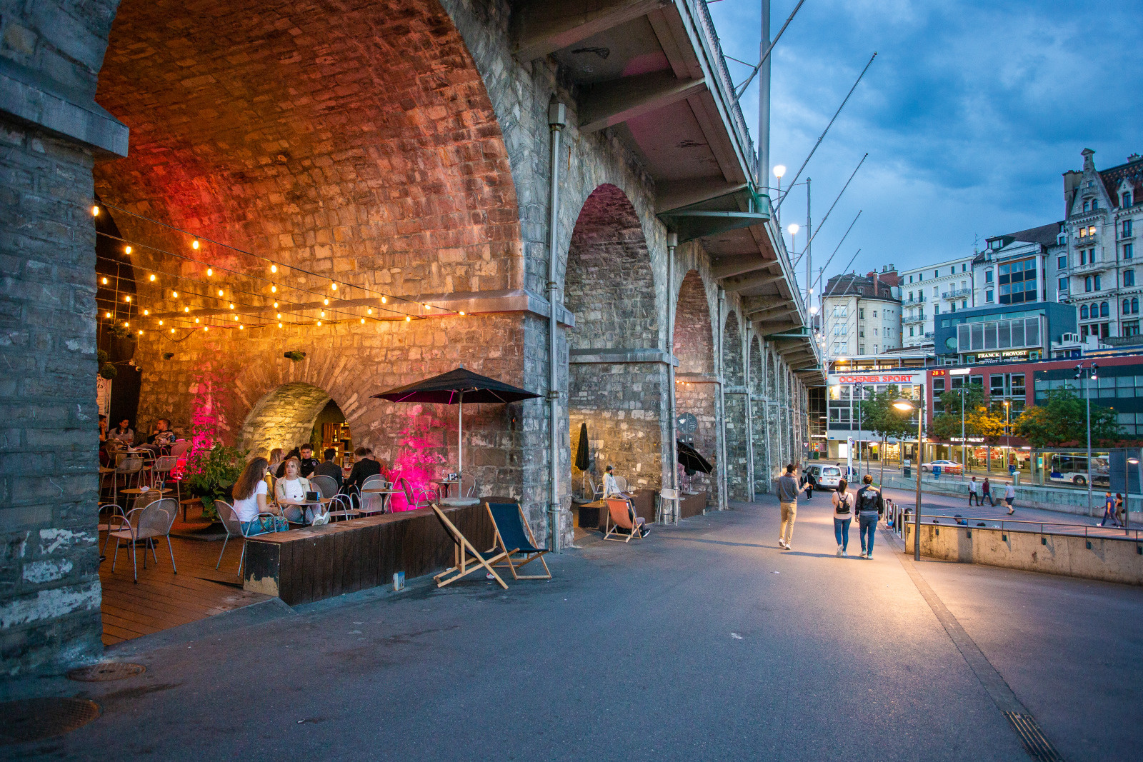 Place de l'Europe. Terrasse des Arches