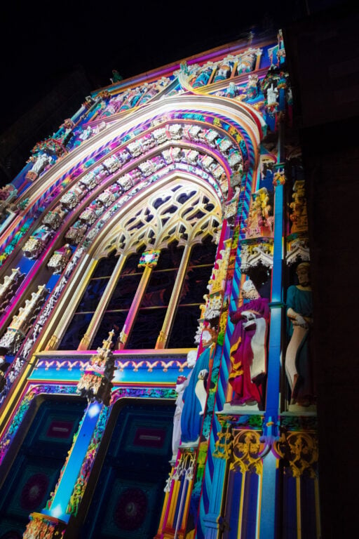 Projection sur le portail de la Cathedrale.  Festival Lausanne Lumieres 2021